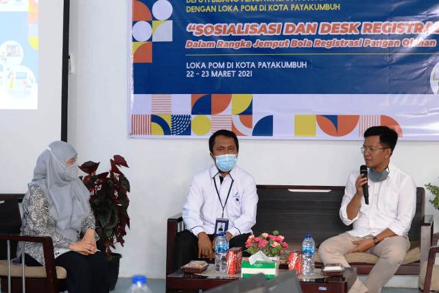 Wakil Walikota Payakumbuh Erwin Yunaz, Selasa (23/3) menghadiri kegiatan sosialisasi dan konsultasi untuk pendaftaran izin edar pangan olahan terhadap pelaku Usaha Mikro Kecil Menengah (UMKM)